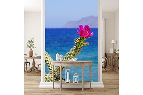 Glücksvilla - Fototapete, selbstklebend (120 x 300 cm (BxH) - div. Maße - Vlies-Tapete XXL Wand-Deko - Kreta - pinke Kaktusblüte - Griechenland Mittelmeer Kakteen Blüte Meer Fotografie x von Glücksvilla
