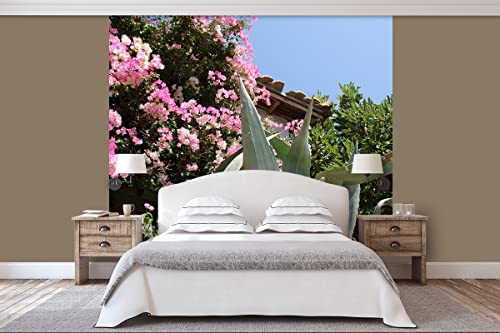 Glücksvilla - Fototapete, selbstklebend (240 x 300 cm (BxH) - div. Maße - Vlies-Tapete XXL moderne Wand-Deko - Kreta - Garten mit Bougainvillea - Griechenland Mittelmeer Pflanze Blume Fotografie von Glücksvilla