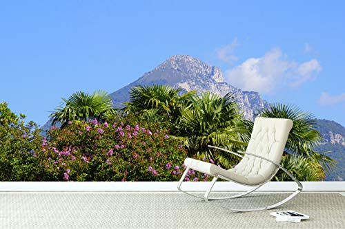 Glücksvilla - Fototapete, selbstklebend (360 x 300 cm (BxH) - div. Maße - Vlies-Tapete XXL Wand-Deko - Gardasee Landschaft 4 - See Italien Berge Oleander Natur Tirol Fotografie x von Glücksvilla