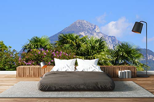 Glücksvilla - Fototapete, selbstklebend (480 x 250 cm (BxH) - div. Maße - Vlies-Tapete XXL Wand-Deko - Gardasee Landschaft 4 - See Italien Berge Oleander Natur Tirol Fotografie x von Glücksvilla