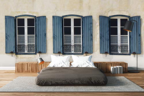Glücksvilla - Fototapete, selbstklebend (480 x 250 cm (BxH) - div. Maße - Vlies-Tapete XXL moderne Wand-Deko - Französische Fenster 1 - Frankreich Haus Fenster Fotografie x von Glücksvilla