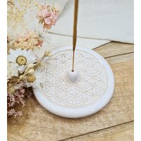 Handgefertigter Keramik Räucherstäbchenhalter Rund in Weiß-Beige Mit Lotusblume, Blume Des Lebens Mandala, Räucherwerk, Geschenk Für Yogi Handgefertigter Keramik Räucherstäbchenhalter Rund in Weiß-Beige Mit Lotusblume, Blume Des Lebens Mandala, Räucherwerk, Geschenk Für Yogi von GluecksvogelCeramics