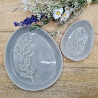 Keramik Teller Set Eiförmig "Ostern" in Grau, Ostertisch Handgefertigt, Eiförmiger von GluecksvogelCeramics