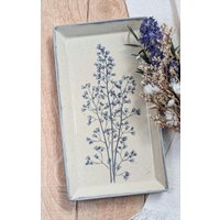 Rechteckiger Keramik Teller, Längliche Servierplatte Mit Pflanzenprägung, Abdruck Einer Echten Pflanze - Handgefertigt Und Spülmaschinenfest Rechteckiger Keramik Teller, Längliche Servierplatte Mit Pflanzenprägung, Abdruck Einer Echten Pflanze - Handgefertigt Und Spülmaschinenfest von GluecksvogelCeramics