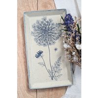 Rechteckiger Keramik Teller, Längliche Servierplatte Mit Pflanzenprägung, Abdruck Einer Echten Pflanze - Handgefertigt Und Spülmaschinenfest Rechteckiger Keramik Teller, Längliche Servierplatte Mit Pflanzenprägung, Abdruck Einer Echten Pflanze - Handgefertigt Und Spülmaschinenfest von GluecksvogelCeramics