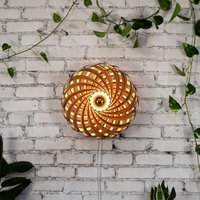 50 cm Wandleuchte Aus Amberbaum. Handgefertigte Holzlampe Kölner Atelier von Gofurnit