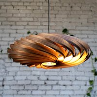 Handgefertigte Hängeleuchte Aus Nussbaum Holz, Spiralförmiges Design Und Gemütliches Licht Handgefertigte Hängeleuchte Aus Nussbaum Holz, Spiralförmiges Design Und Gemütliches Licht von Gofurnit