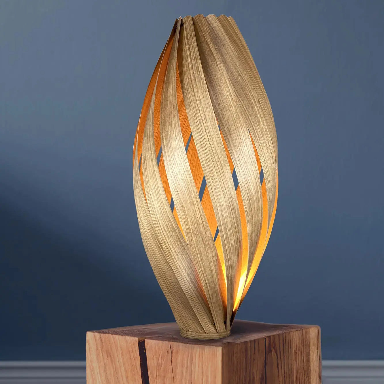 Stehleuchte 'Ardere' aus Eichenholz 70 cm Stehleuchte 'Ardere' aus Eichenholz 70 cm von Gofurnit