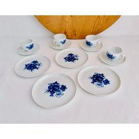 Melitta Für 4 Personen 12 Zauberhafte Teile Porzellan Service I Budapest Blaue Rose Kobalt Gedecke Original Sixties Germany Melitta Für 4 Personen 12 Zauberhafte Teile Porzellan Service I Budapest Blaue Rose Kobalt Gedecke Original Sixties Germany von GoldBande