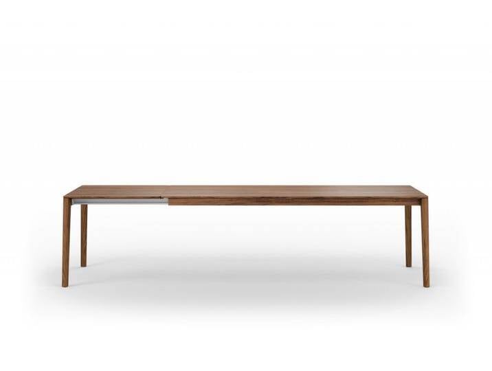Esstisch ausziehbar in Nussbaum massiv. 220x100 cm verlängerbar auf 300x100 cm. Hochwertiger Esstisch handgefertigt in Deutschland. von Goldau & Noelle Manufaktur