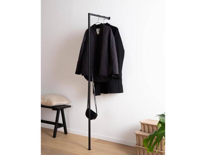 Garderobenstange Schwarz aus Metall Moderner Garderobenständer Flur Kleiderstange Design Zur Wandbefestigung Garderobe ELLE Made in Germany Garderobenstange Schwarz aus Metall Moderner Garderobenständer Flur Kleiderstange Design Zur Wandbefestigung Garderobe ELLE Made in Germany von Goldau & Noelle Manufaktur