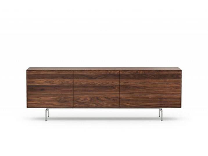 Hochwertiges Sideboard Nussbaum Anrichte amerikanischer Nussbaum Massivholz Edelstahlfüße Grifflose Fronten Länge 200 cm Made in Germany von Goldau & Noelle Manufaktur