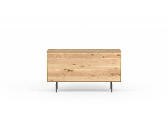 Kleines Sideboard Wildeiche massiv Asteiche Massivholzmöbel Länge 120 cm 2 Türen Schwarze Metallfüße Hochwertig Made in Germany von Goldau & Noelle Manufaktur