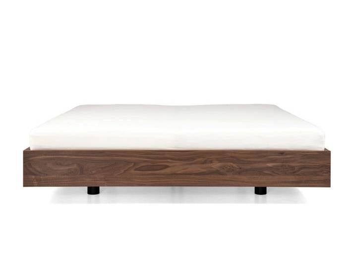 Massivholzbett 180x200 in Nussbaum, geölt ohne Kopfteil. Schwebebett aus natürlichem Holz. Made in Germany von Goldau & Noelle Manufaktur