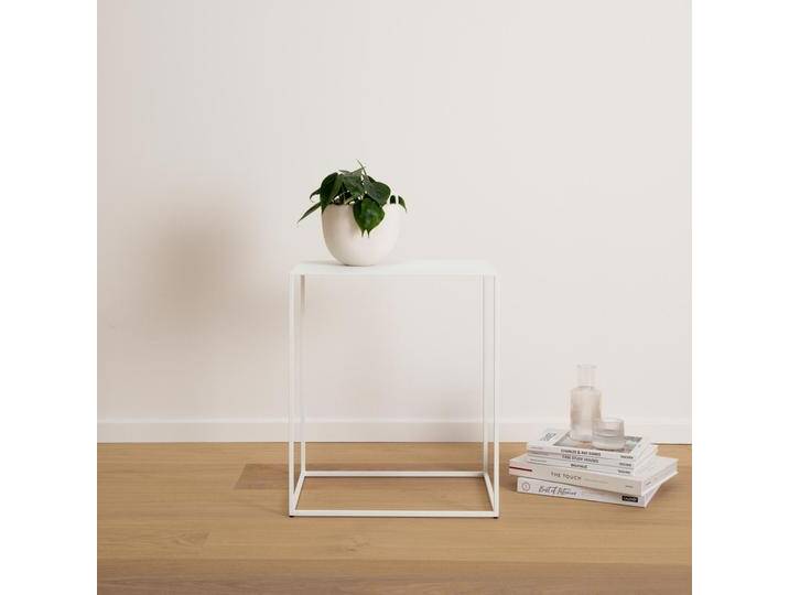 Metall Beistelltisch THEO in Weiß Minimalistisches Design 47 x 35 x 55 cm hoch rechteckig filigranes Metallgestell Made in Germany Metall Beistelltisch THEO in Weiß Minimalistisches Design 47 x 35 x 55 cm hoch rechteckig filigranes Metallgestell Made in Germany von Goldau & Noelle Manufaktur