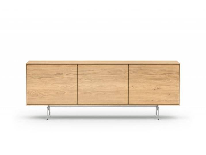 Sideboard Eiche Massiv Wohnzimmer Sideboard Minimalistische Anrichte 3 Türen Edelstahlfüße Modern Made in Germany von Goldau & Noelle Manufaktur