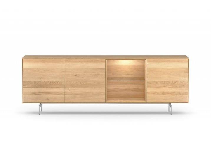 Sideboard Eiche massiv FRIEDA 04 Edelstahlfüße Sideboard mit Beleuchtung Modernes Sideboard mit Füßen Grifflose Türen Made in Germany von Goldau & Noelle Manufaktur