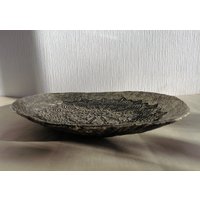 Große Pappmaché-Teller Ethno-stil Relief, Altgold-Effekt von GoldenBowlStudio
