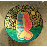 Valentinstag Geschenk. Schale Aus Pappmache Mit Katzenpaar Im Mondlicht. Leuchtend Recycelter Pappteller in Neonfarben. Handgefertigtes Kunstdekor von GoldenBowlStudio