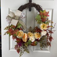 Ranunkel-Kranz Für Haustür, Türkranz, Blumendekoration, Florales Wohndekor von GoldenChildCreations