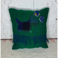 Handgefertigtes Scottie Hund & Blumen Kissen Vintage Schal Wolle Quilt Applikationen von GoldenGatheringsShop