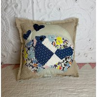 Neu Handgemachte Vogel Und Herzen Kissen Vintage Quilt Chenille Tagesdecke von GoldenGatheringsShop