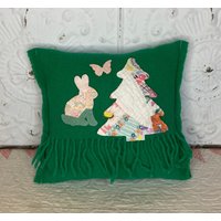 Neue Handgefertigte Osterbaum Hase Schmetterling Kissen Vintage Wolle Mischung Schal von GoldenGatheringsShop