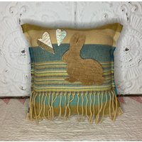 Neue Handgemachte Osterhasen Und Herzen Kissen Vintage Wollmischung Schal So Niedlich von GoldenGatheringsShop