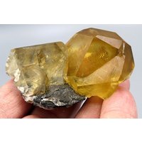 Reiche Goldene Farbe Komplette Calcit-Kristallcluster. Tonglushan-Mine, Hubei, China Reiche Goldene Farbe Komplette Calcit-Kristallcluster. Tonglushan-Mine, Hubei, China von GoldenHourMinerals