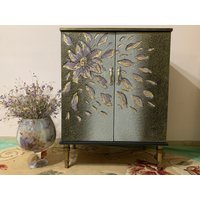 Discount 16 Vom Autor Handgefertigte Kommode Mit Blattgold Und Skulpturaler Malerei 100Х75См von GoldenLionStore