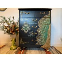 Ein Luxuriöser Designer-Kommode, Dekoriert Mit Blattgold 100x81x45 cm von GoldenLionStore