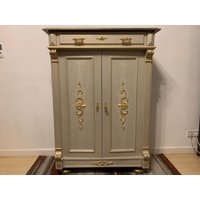 Exklusiver Vintage Hängeschrank 63x77Х37См von GoldenLionStore