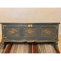 Große Antike Geschnitzte Truhe Aus Massiver Eiche, 114 X 50 46 cm von GoldenLionStore