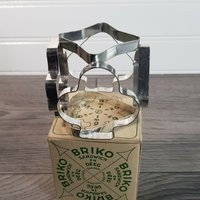 Vintage Briko Metall Cookie Gebäckteig & Keks Ausstecher ~ Luxemburg, Deutschland Vintage Briko Metall Cookie Gebäckteig & Keks Ausstecher ~ Luxemburg, Deutschland von GollyGVintage
