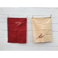Block Gedrucktes Tischläufer Set Mit Blattmuster Aus Nepal Block Gedrucktes Tischläufer Set Mit Blattmuster Aus Nepal von GoodSurplus