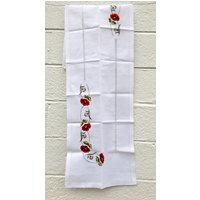 Weiße Leinen Tischläufer Mit Roten Mohn Bestickt Design Aus Armenien Weiße Leinen Tischläufer Mit Roten Mohn Bestickt Design Aus Armenien von GoodSurplus