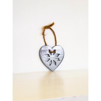 Herz-Schneeflocke Metall Weihnachtsbaumschmuck | Urlaub Dekor Weihnachtsgeschenk Handgemachtes Geschenk von GoodVibesMetal