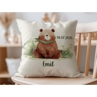 Kissenbezug 40x40cm Für Kinder Personalisiert Mit Name Und/Oder Wunschtext/Geburtsdatum I Bär Im Wald Geschenk Zur Geburt Kissenbezug 40x40cm Für Kinder Personalisiert Mit Name Und/Oder Wunschtext/Geburtsdatum I Bär Im Wald Geschenk Zur Geburt von GoodbyeSocks
