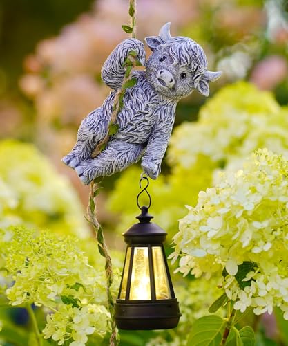 Solar Hängende graue Hochlandkuh Gartenstatue Kletterseil mit LED-Laterne Outdoor-Dekor Baumumarmung Hof Veranda Wanddekoration Garten Geschenke für Mama Solar Hängende graue Hochlandkuh Gartenstatue Kletterseil mit LED-Laterne Outdoor-Dekor Baumumarmung Hof Veranda Wanddekoration Garten Geschenke für Mama von Goodeco