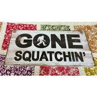 Vorbei Squatchin von GooseandBugTrading