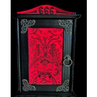 Baphomet Schlüsselkasten Aus Holz, Verziert Mit Handbemaltem Samt Und Antiken Beschlägen von GothicMystikShop