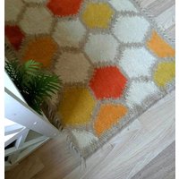 Fabelhafter Milk&honey Wollteppich Läufer 80cm X 150cm Weiß Gelb Orange Hexagon Muster Kelim Teppich Läufer, Wabenteppich von Goycarpets