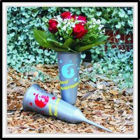 Grabvase Friedhofsvase "Tulpe-Modern" Mit Engel Auf Mond Und Namen von Grabschmuckshop