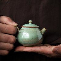 150Ml Jingdezhen Handgemachte Hut Design Teekanne, Mini Teekanne von GraceTeawares