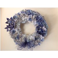 Origami Blumenkranz Mit Stoffschnitt Quadrate 14 Zoll Breit 10 Blumen Und Tüllschleife von GracelinePaperStudio
