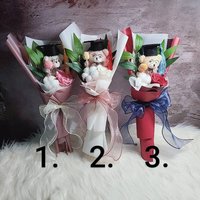 Graduation Geschenk Bouquet | Konservierte Rose Mit Bär Kostenloser Geschenkanhänger/Karte Mini Plüsch, Baumwollblumen, Billy Ball Graduation Geschenk Bouquet | Konservierte Rose Mit Bär Kostenloser Geschenkanhänger/Karte Mini Plüsch, Baumwollblumen, Billy Ball von GraciousGiftsOfLove