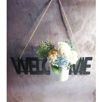 Sola Welcome Sign Mint Grün Blau Weiß | Türbehang Haustürsporn Sola Holz Blume Gefüllter Korb| Wohndeko Haus Wärmendes Geschenk von GraciousGiftsOfLove