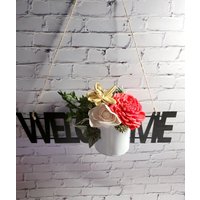 Sola Willkommensschild Weiß Gelb Rot | Türbehang Haustürtürtür Sola Holz Blume Gefüllter Korb| Wohndeko Haus Wärmendes Geschenk von GraciousGiftsOfLove