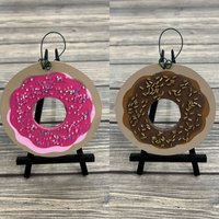 Donut Perlen Glitzer Personalisierter Christbaumschmuck Holz Donut Perlen Glitzer Personalisierter Christbaumschmuck Holz von GraciousGiggles