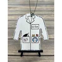 Lab Coat Chiropraktor Arzt Schrubbeljacke Personalisiert Weihnachtsbaum Ornament Holz Lab Coat Chiropraktor Arzt Schrubbeljacke Personalisiert Weihnachtsbaum Ornament Holz von GraciousGiggles